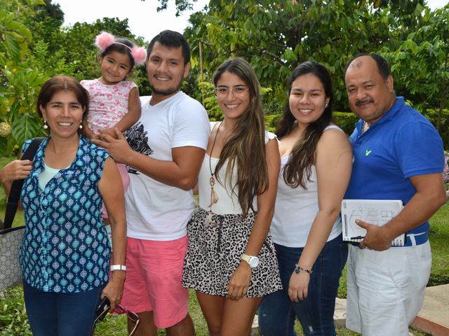 María Eugenia Rojas, la cumpleañera, Juan Manuel Escobar y Efrén Flores.